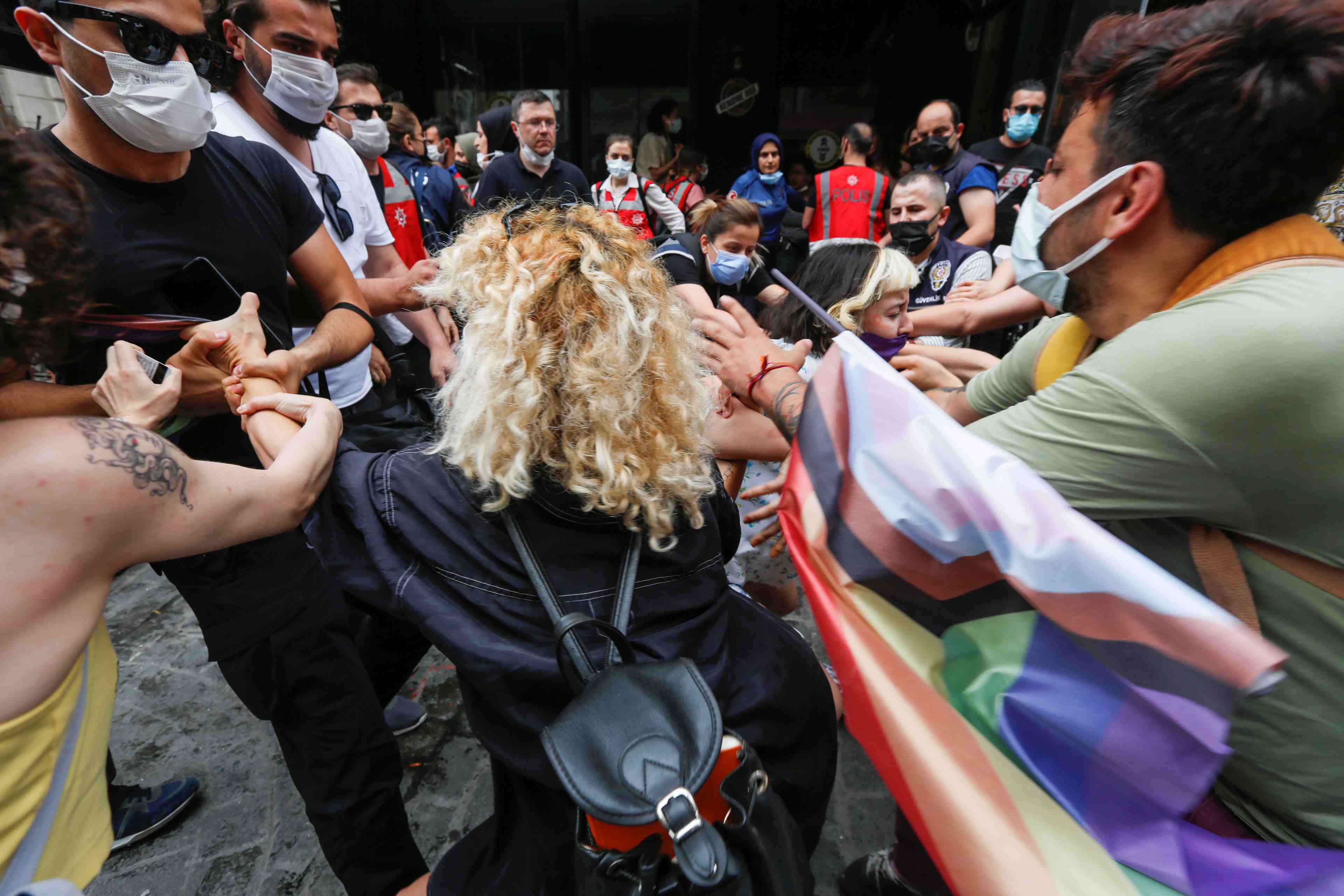 La police turque disperse une marche des fiertes a istanbul
