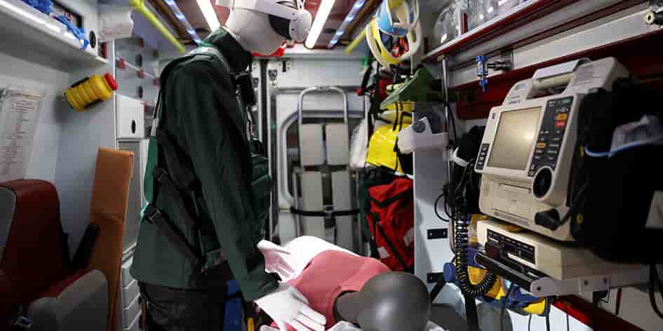 Mercredi au Mobile World Congress à Barcelone (Espagne), présentation d’un casque qui aide les médecins à surveiller et à aider les patients à distance.