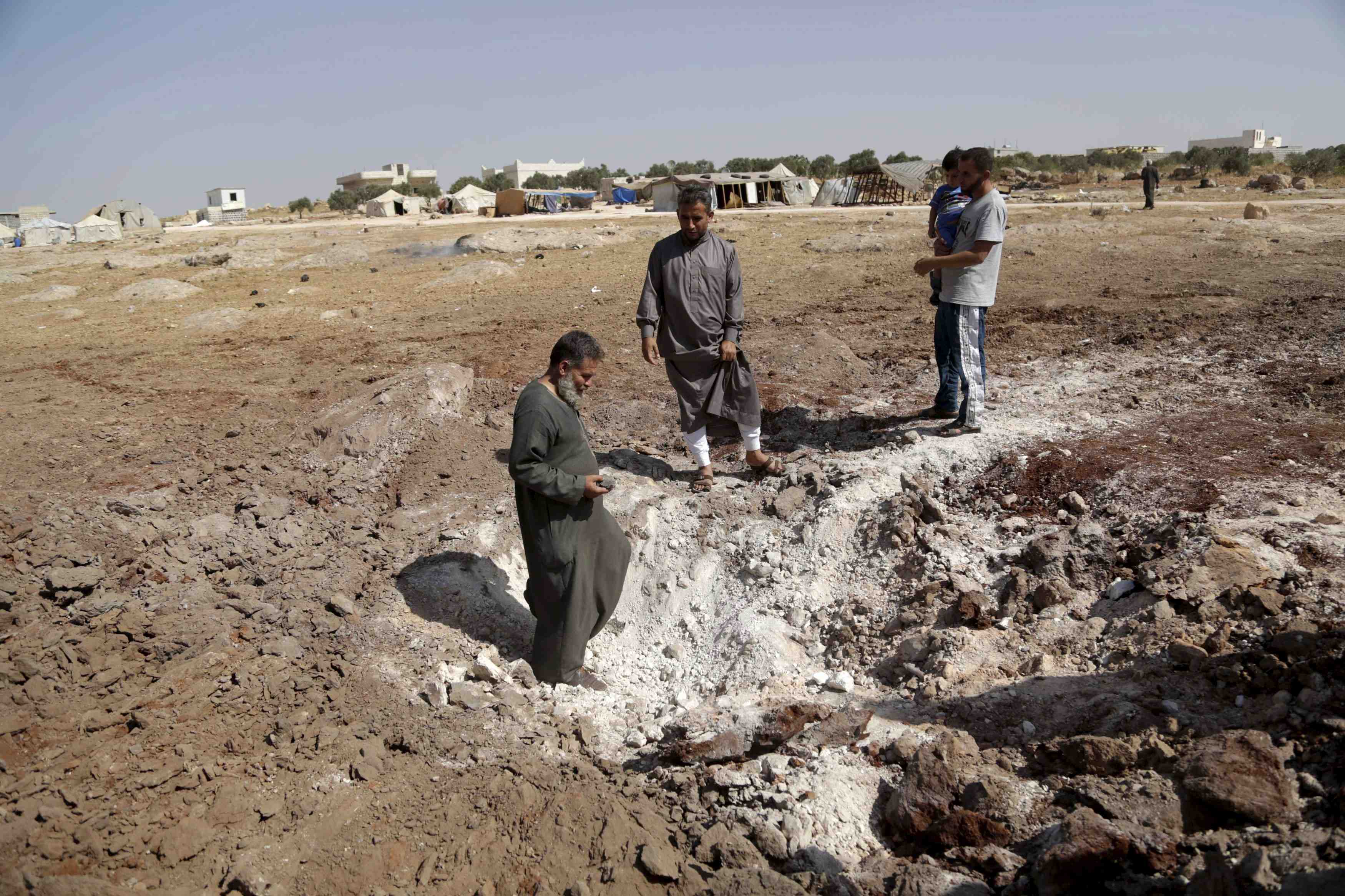 Frappes aeriennes a homs et hama en syrie