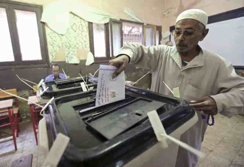Les egyptiens de nouveau aux urnes