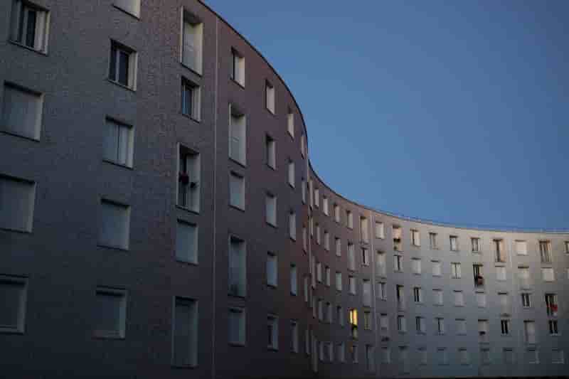 France: la crise du logement persiste pour les bas revenus, selon un rapport
