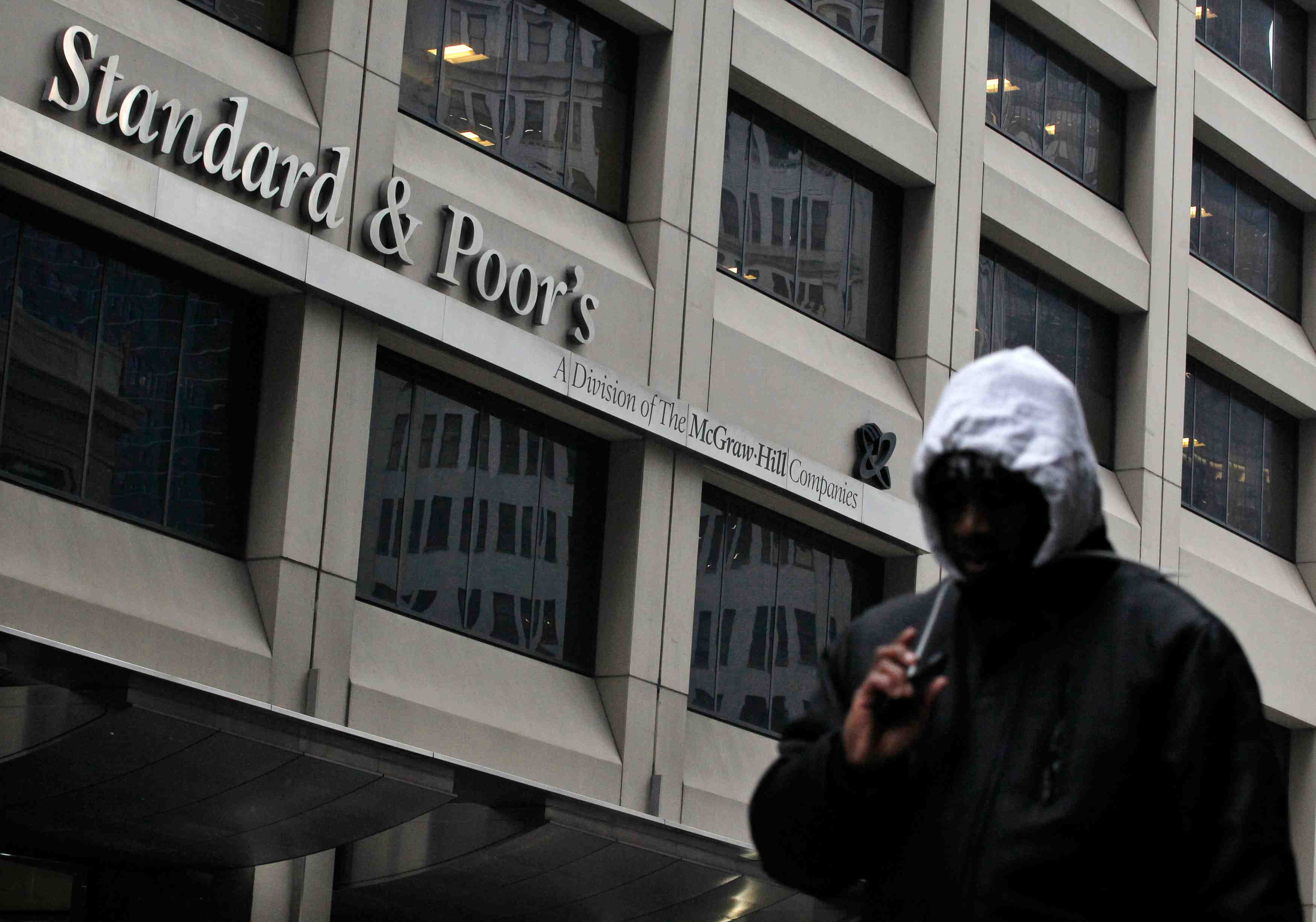 S&p revoit a la hausse le taux de defauts attendus en europe