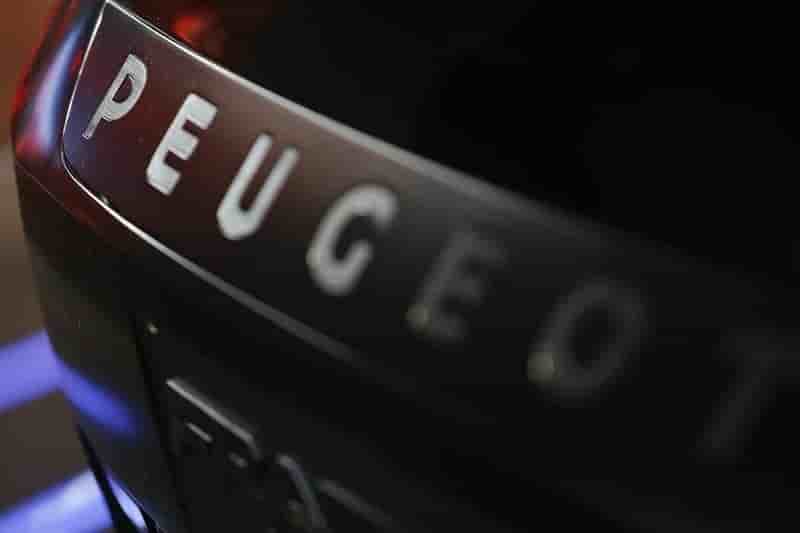 Psa, plus forte baisse du cac a mi-seance