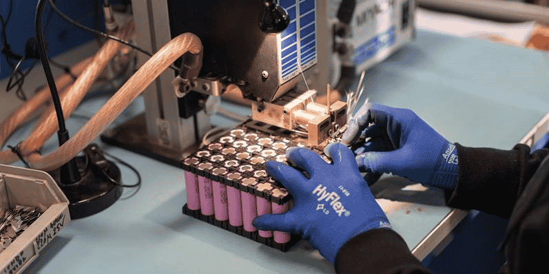 Grâce à sa récente mutation en mode Industrie 4.0, Vlad pourra alimenter une partie des 10.000 nouveaux respirateurs fabriqués en urgence par Air liquide.