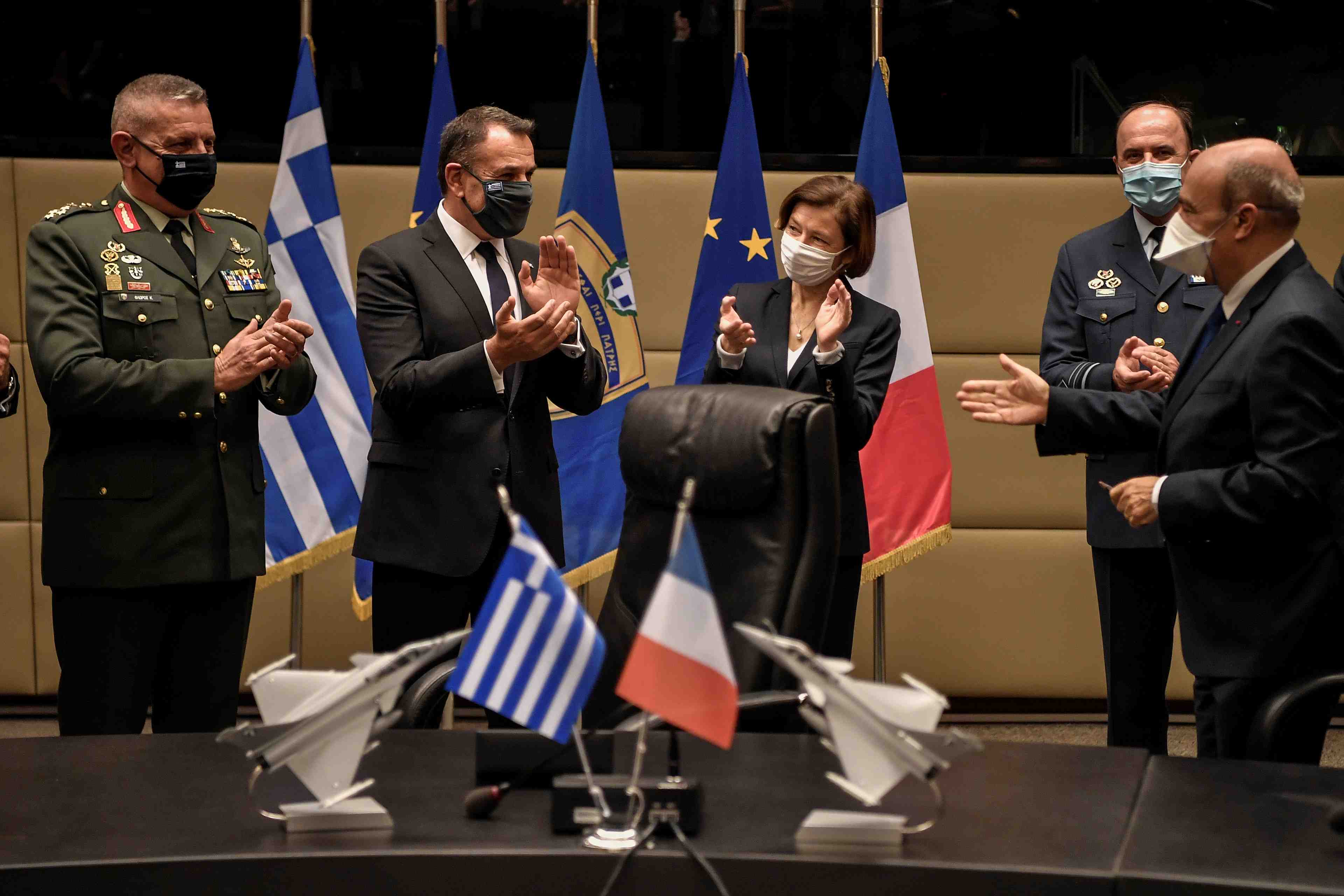 Florence parly a athenes pour la signature d'un contrat de 18 rafale