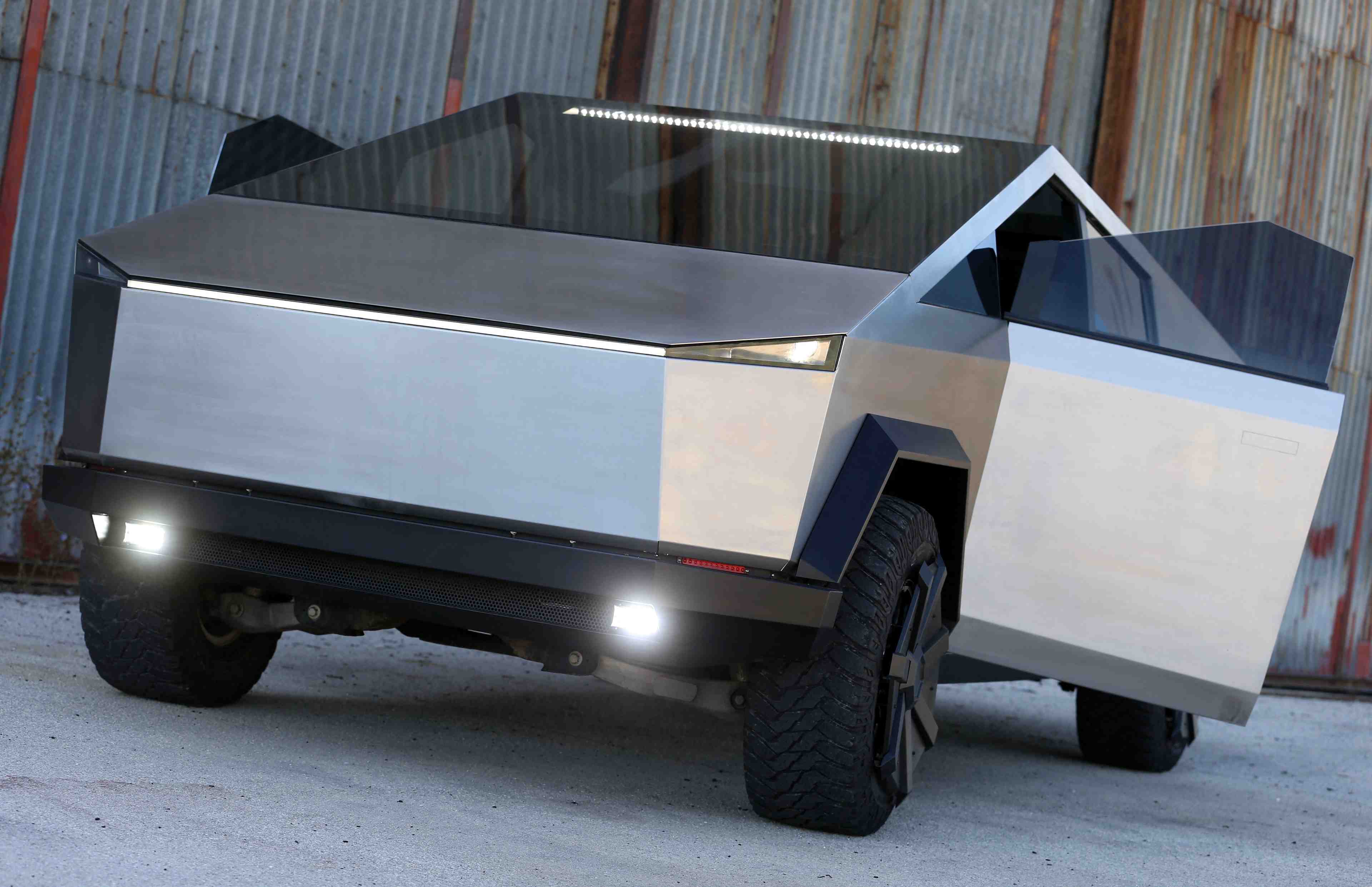 Tesla reporte le lancement de la production du cybertruck a debut 2023