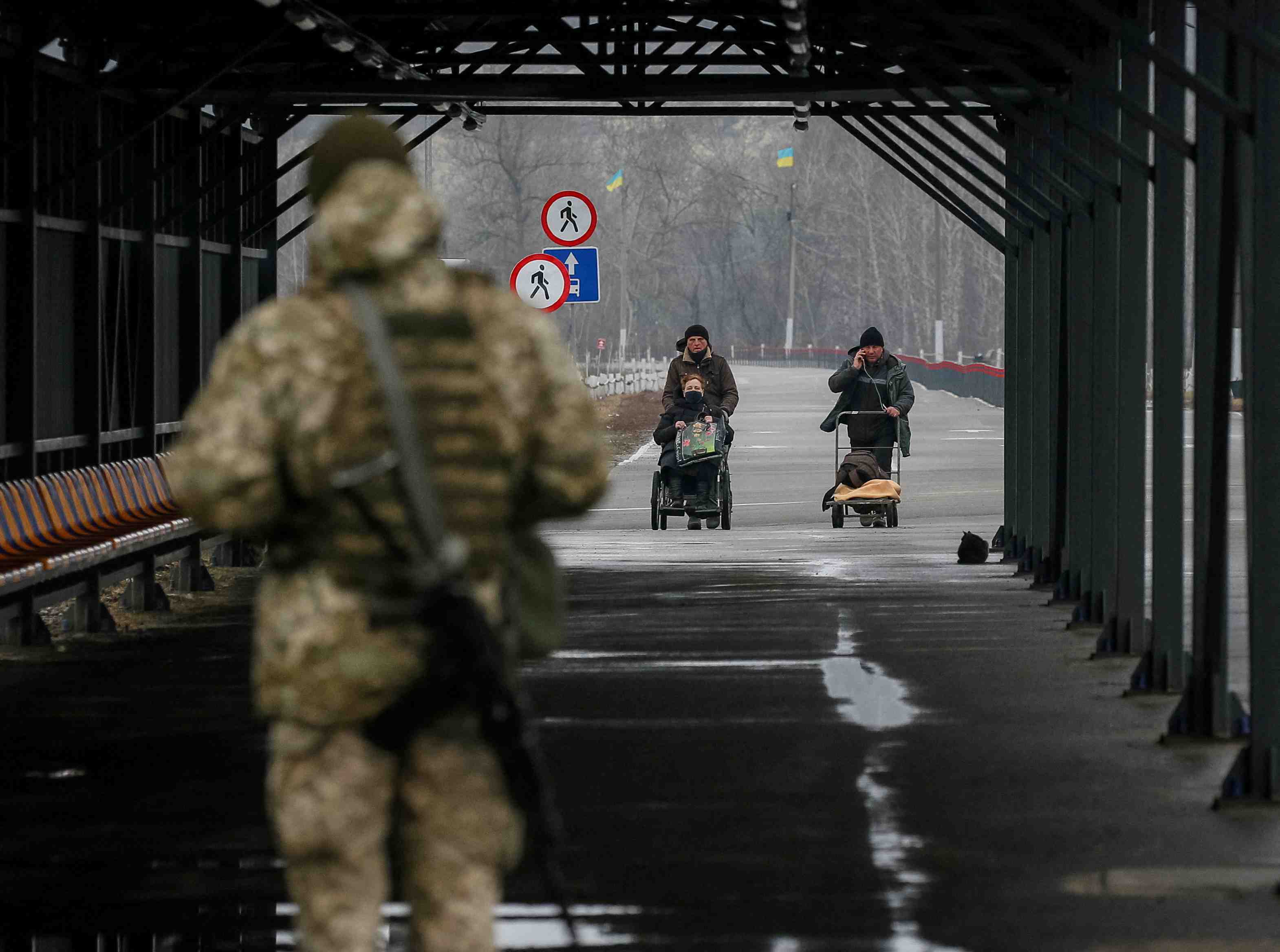 Les separatistes appellent l'ukraine a retirer ses troupes, demandent l'aide russe