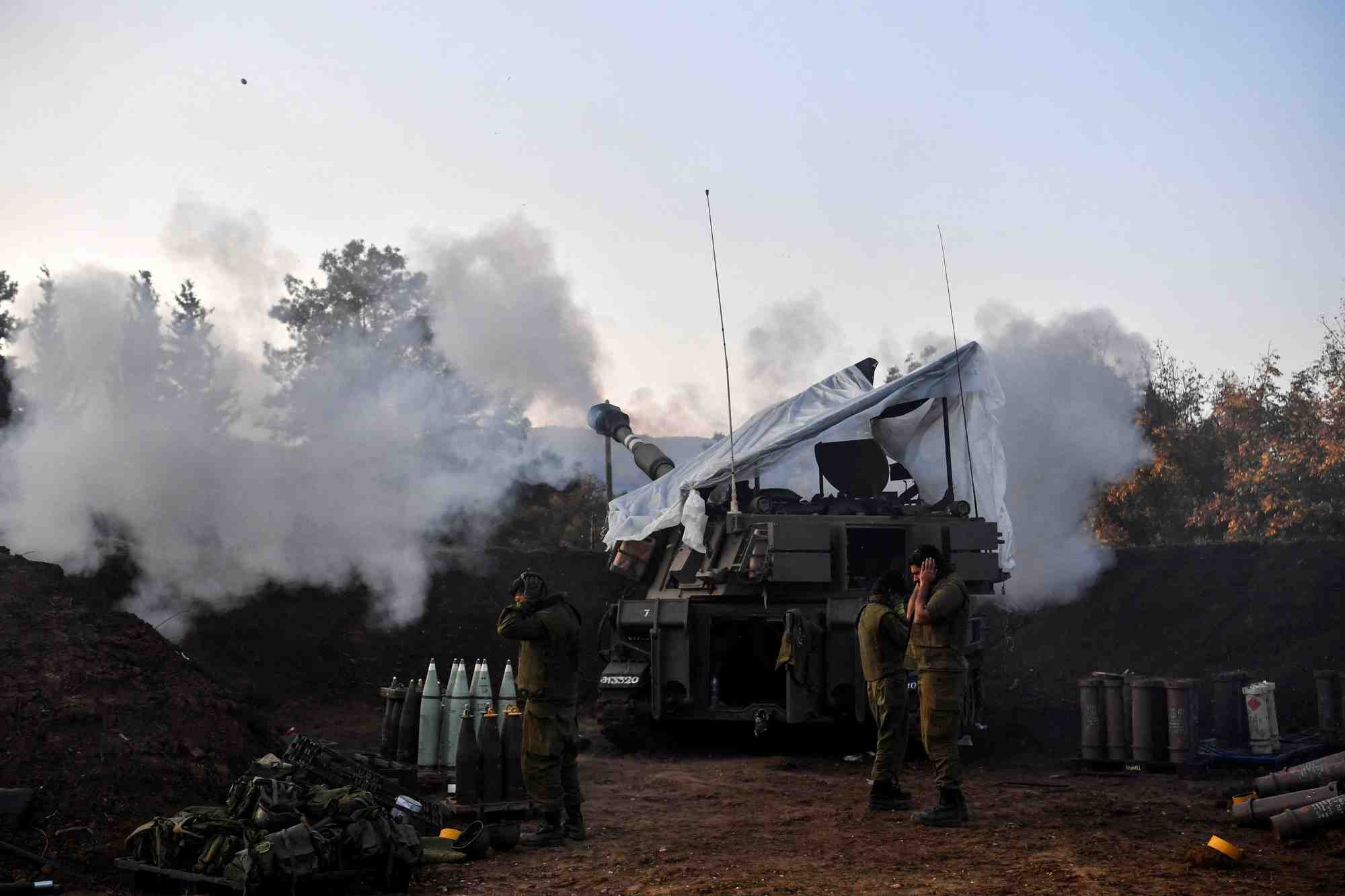Photo de soldats israeliens du cote israelien de la frontiere israelo-libanaise