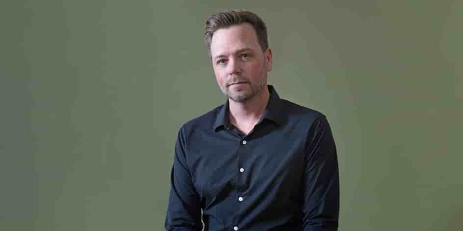 Nathan Hill dévoile son dernier roman « Bien-être » aux éditions Gallimard.