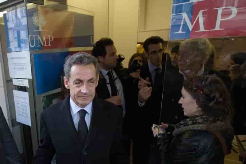 Sarkozy entame sa marche pour 2017 face à de vives résistances