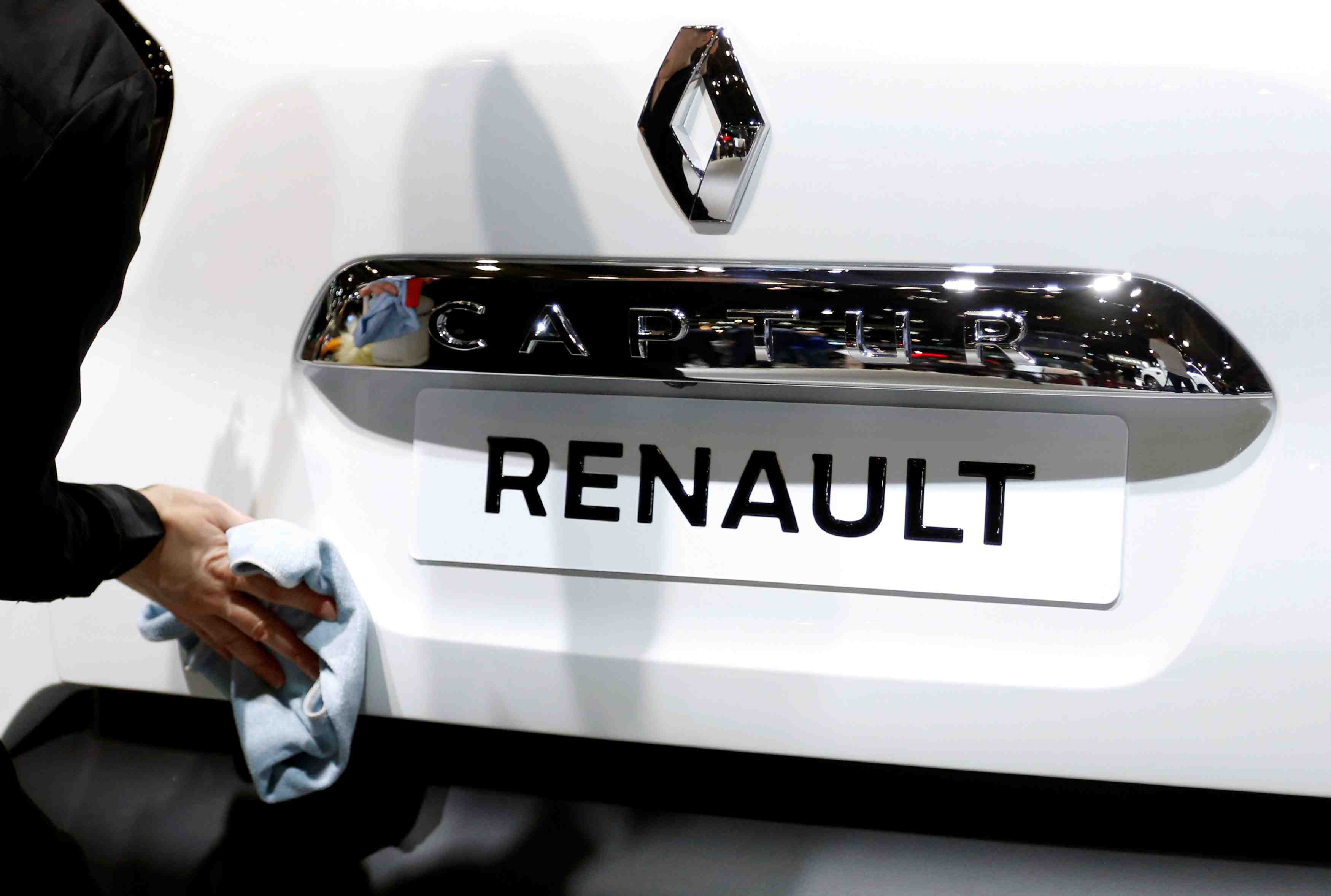 Renault: resultats 2017 records, carlos ghosn renforce