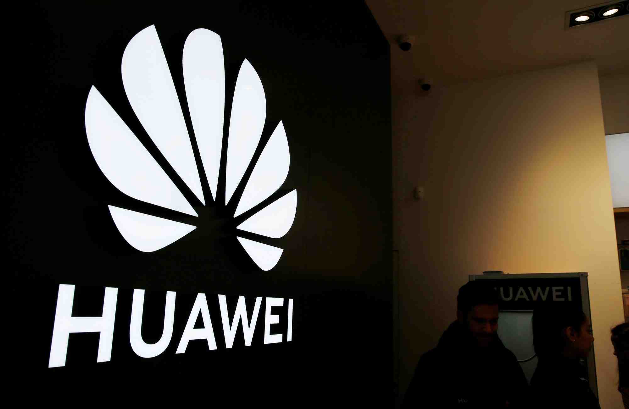 Huawei va investir 2,7 milliards d'euros en italie et creer 1.000 emplois