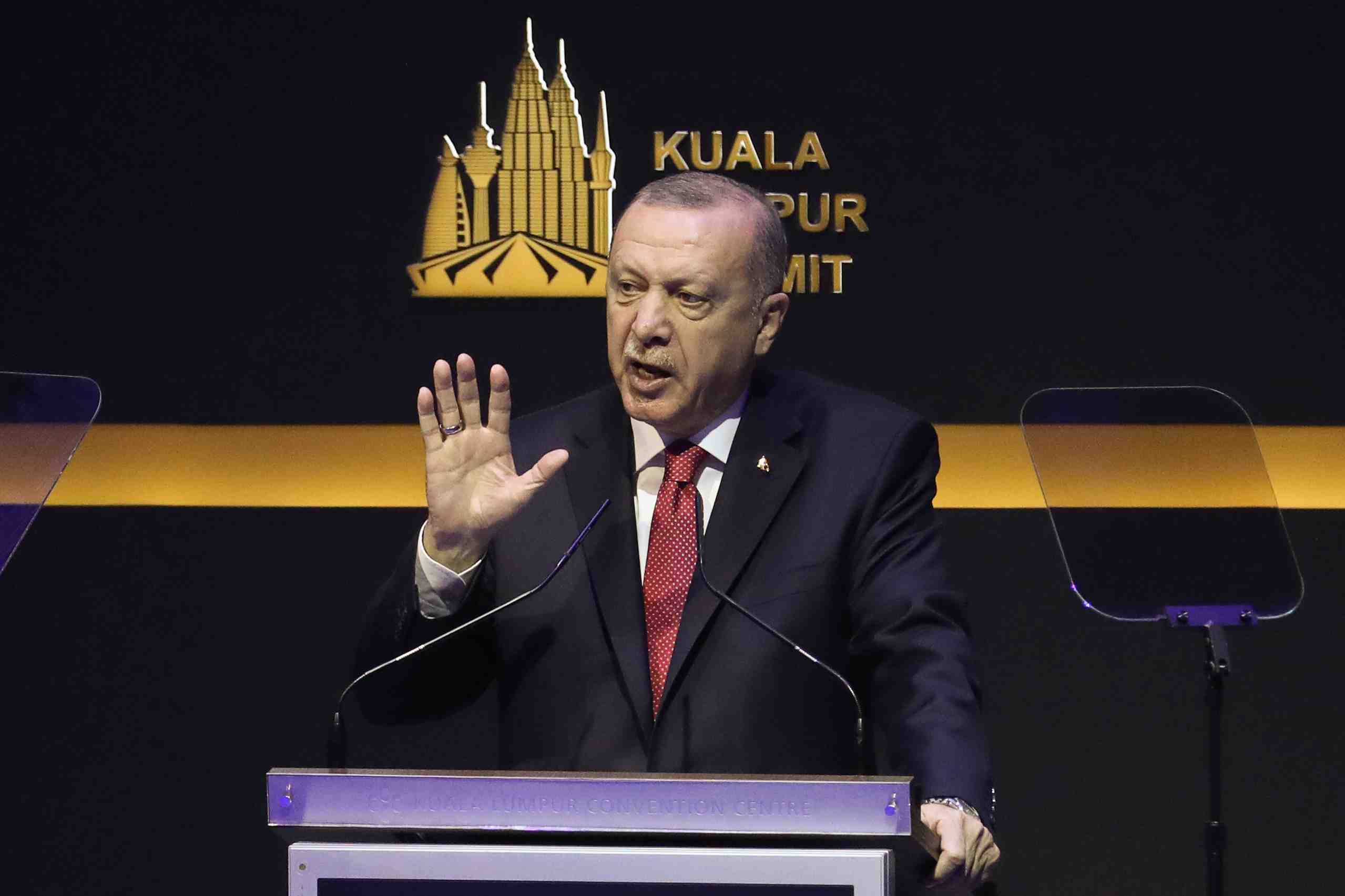 Quelque 50.000 syriens d'idlib fuient vers la turquie, dit erdogan