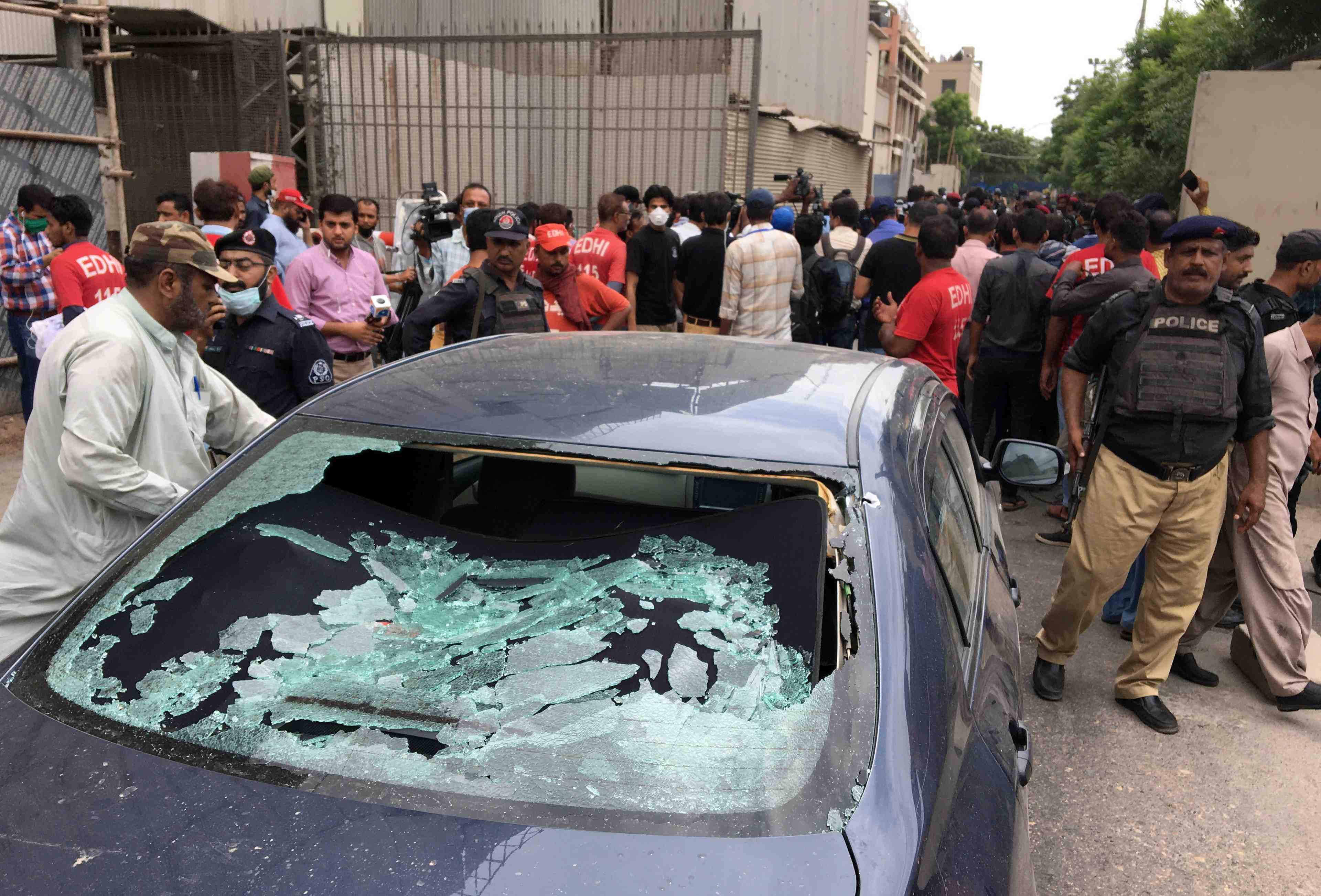 La bourse de karachi attaquee par des hommes armes