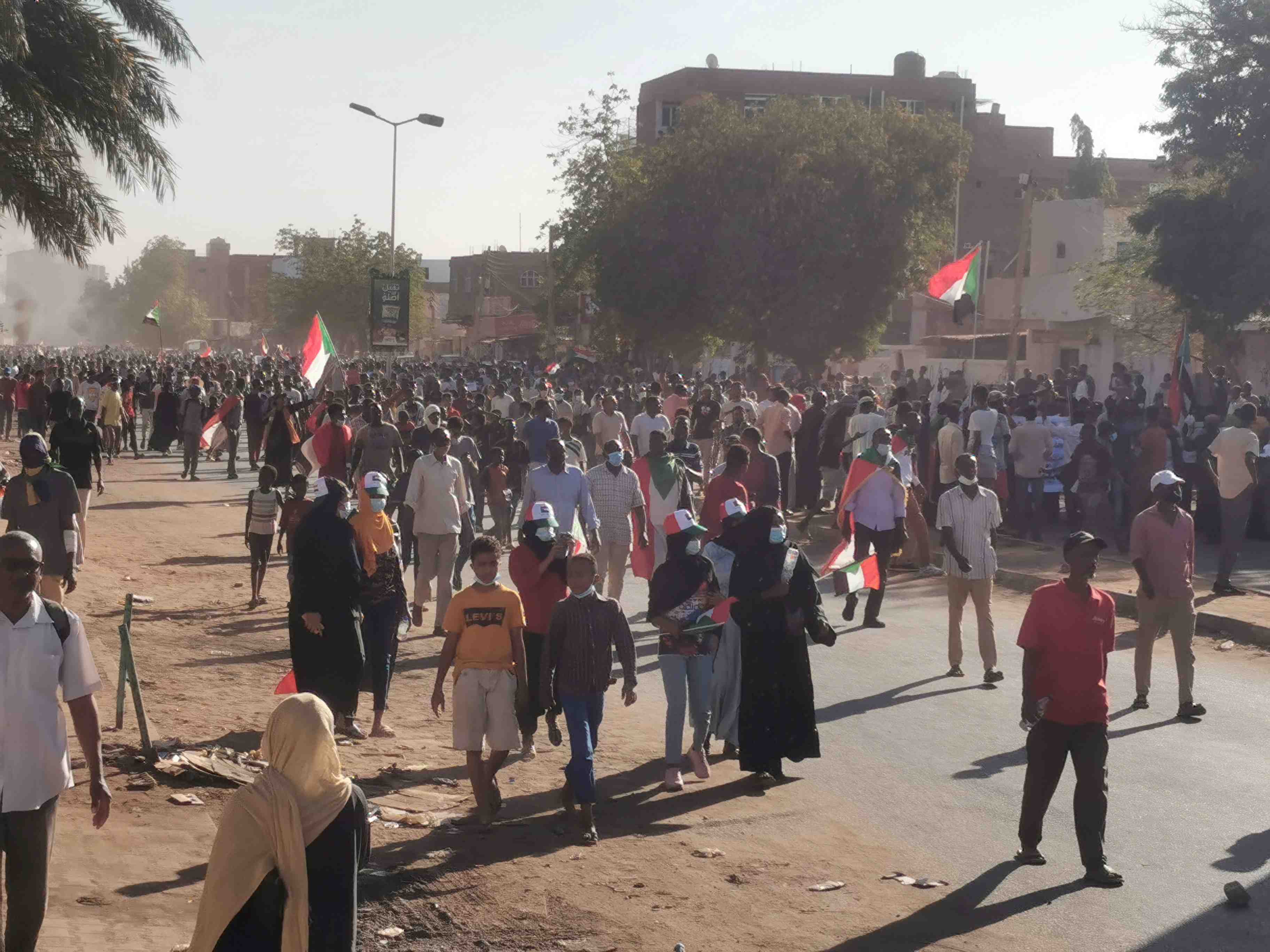 Soudan: manifestation monstre a khartoum, les forces de securite usent de gaz lacrymogene