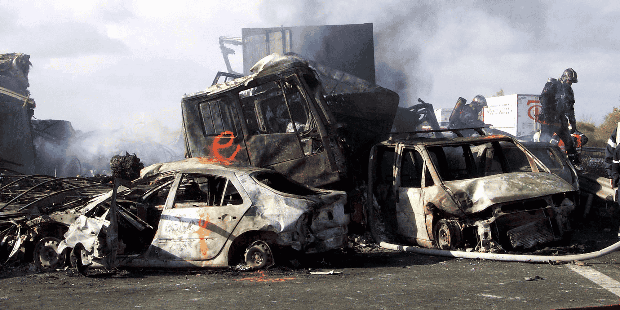 Accident, 2002, autoroute A10, catastrophe routière,Poitiers, voitures, camions, incendie