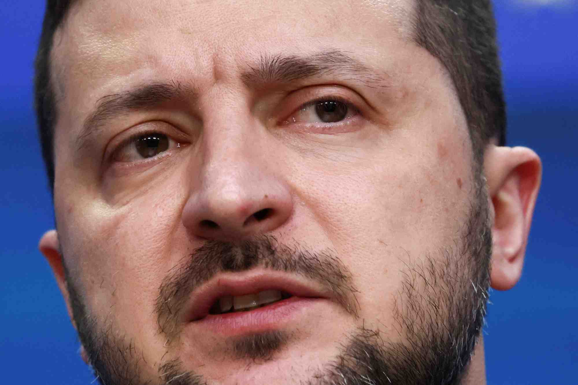 Le president ukrainien volodymyr zelenskiy lors d'une conference de presse a bruxelles