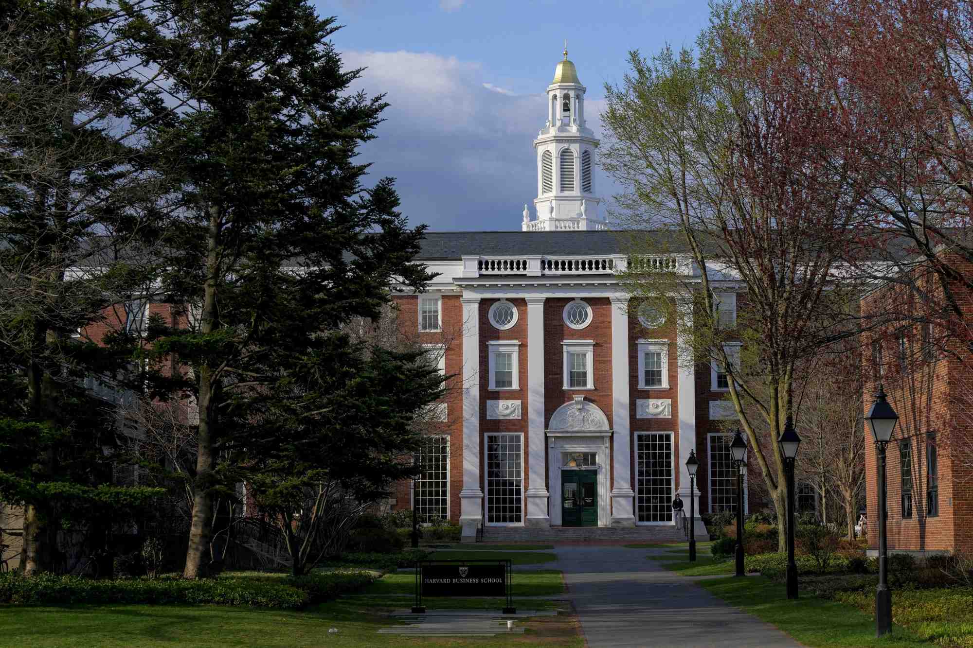 Le président américain a interdit mercredi soir l’entrée aux États-Unis des nouveaux étudiants internationaux à Harvard.