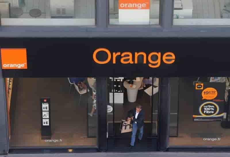 Orange, plus forte hausse du cac 40 a mi-seance