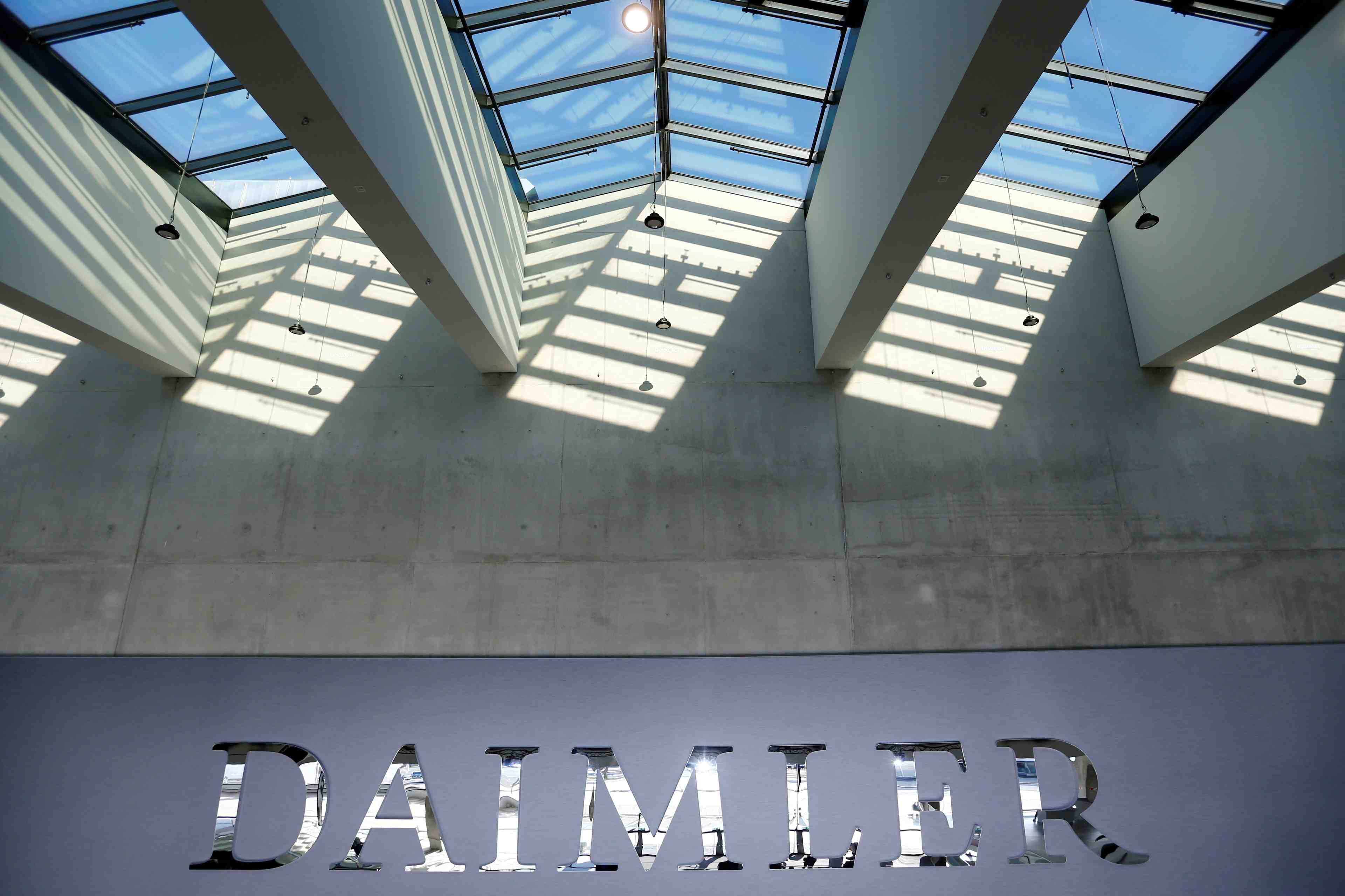 Daimler collaborera avec geely pour construire sa nouvelle generation de moteurs, selon handelsblatt
