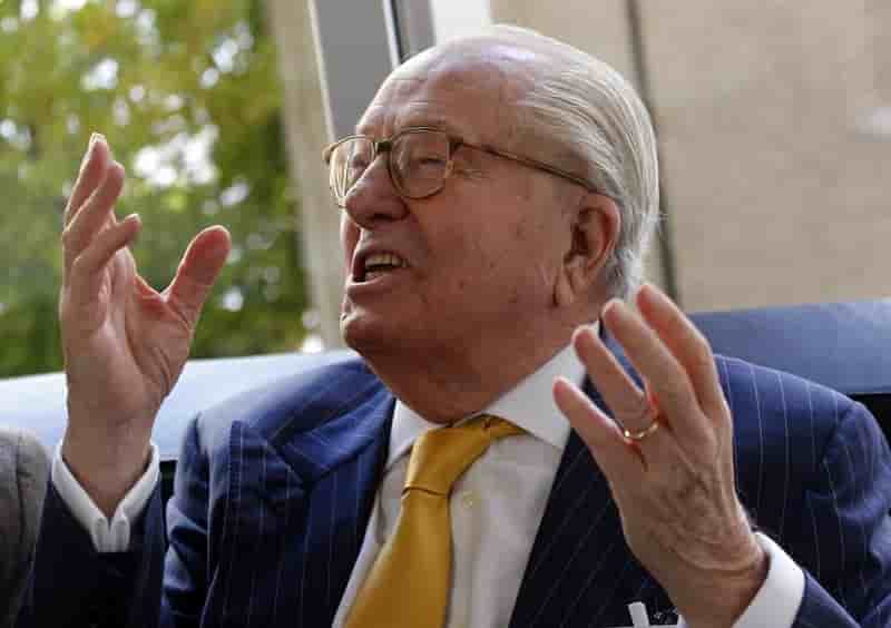Le pen n'est pas reintegre mais reste president d'honneur
