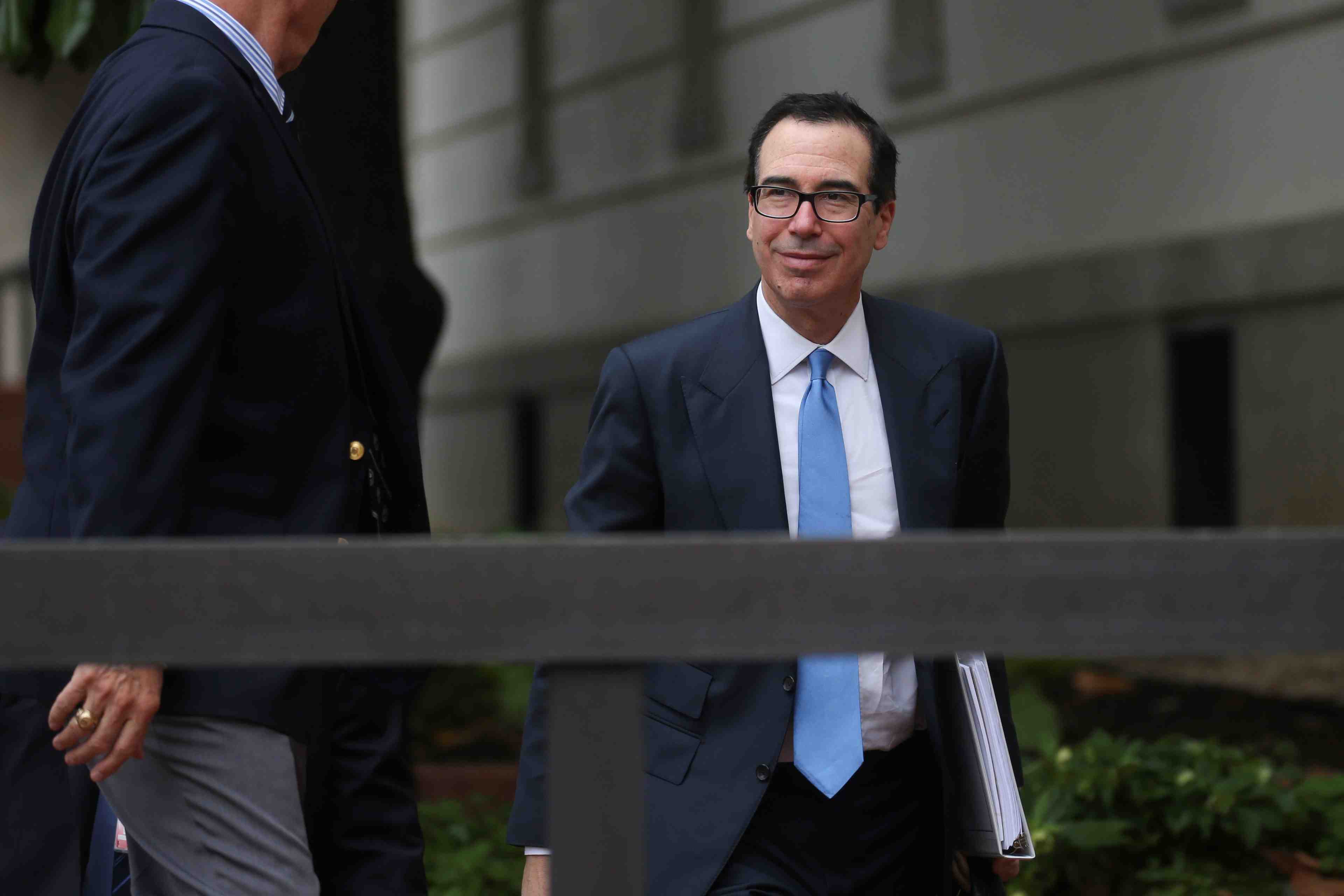 Commerce: mnuchin dit qu'il ira bientot negocier a pekin