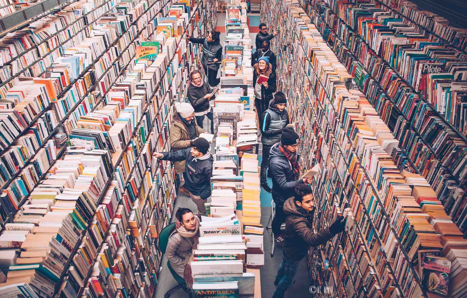 La galerie marchande serait la première en France à proposer à la vente ou au don une telle palette des biens de consommation (textiles, livres, mobilier, objets de décoration, bricolage, électroménager, vélos...).