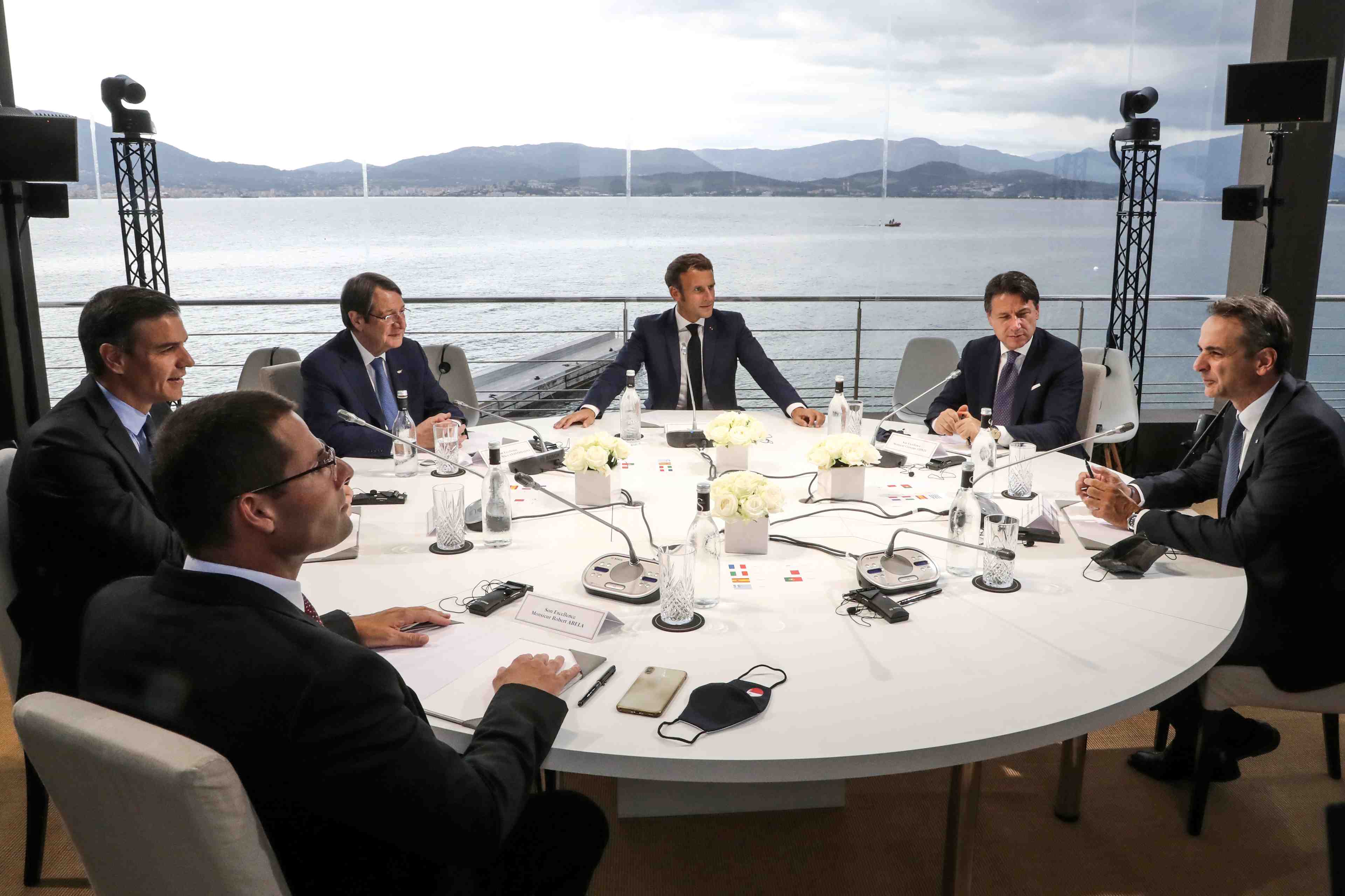 Les europeens veulent relancer le dialogue avec ankara sans "naivete"