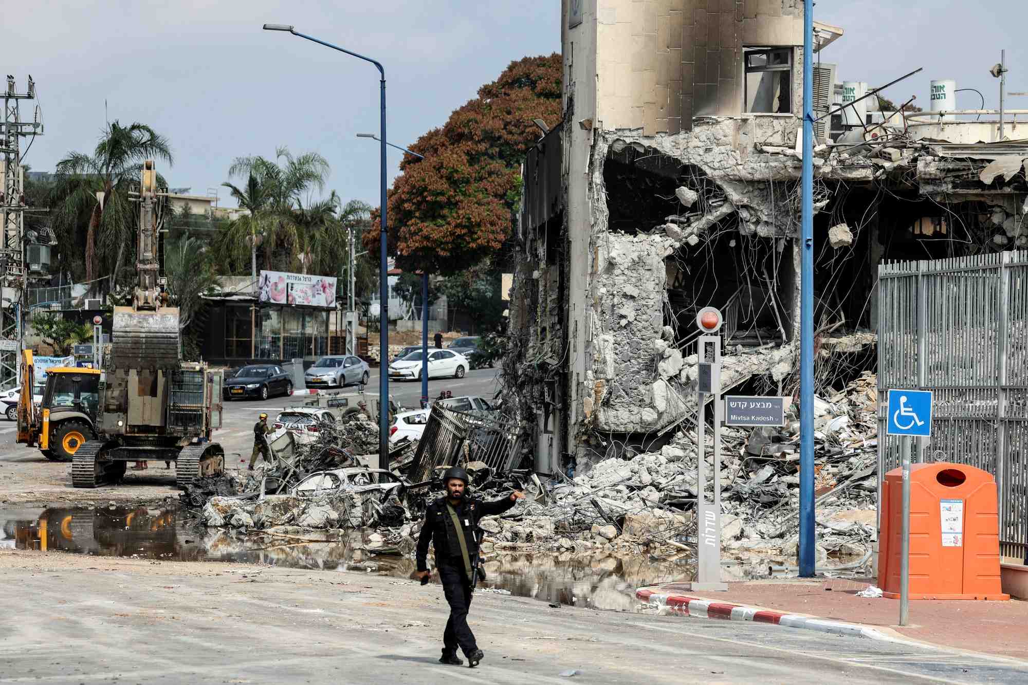 Un membre de la securite israelienne a sderot, en israel