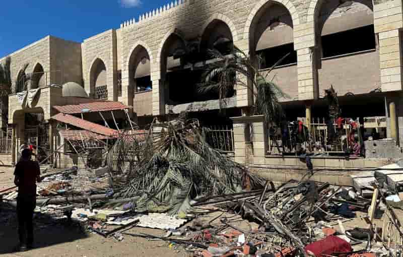 Consequences d'une frappe israelienne sur une ecole abritant des personnes deplacees dans la ville de gaza