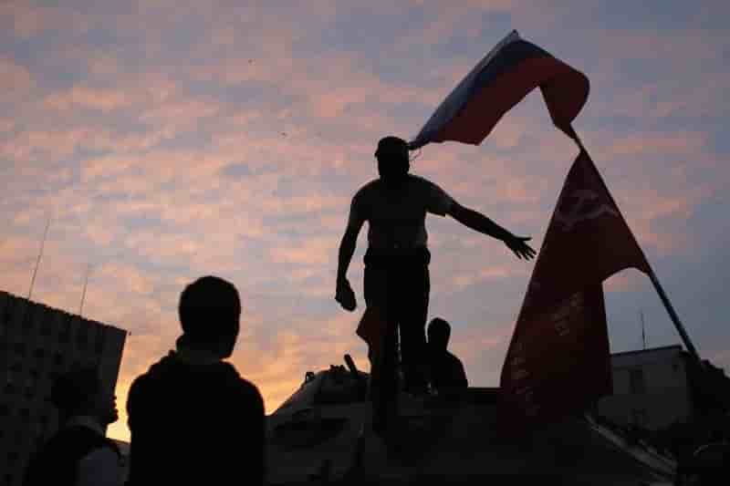 De nombreuses armes retirees du front par les rebelles prorusses, dit kiev