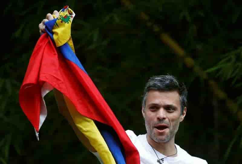 Venezuela: deux chefs de file de l'opposition apprehendes chez eux