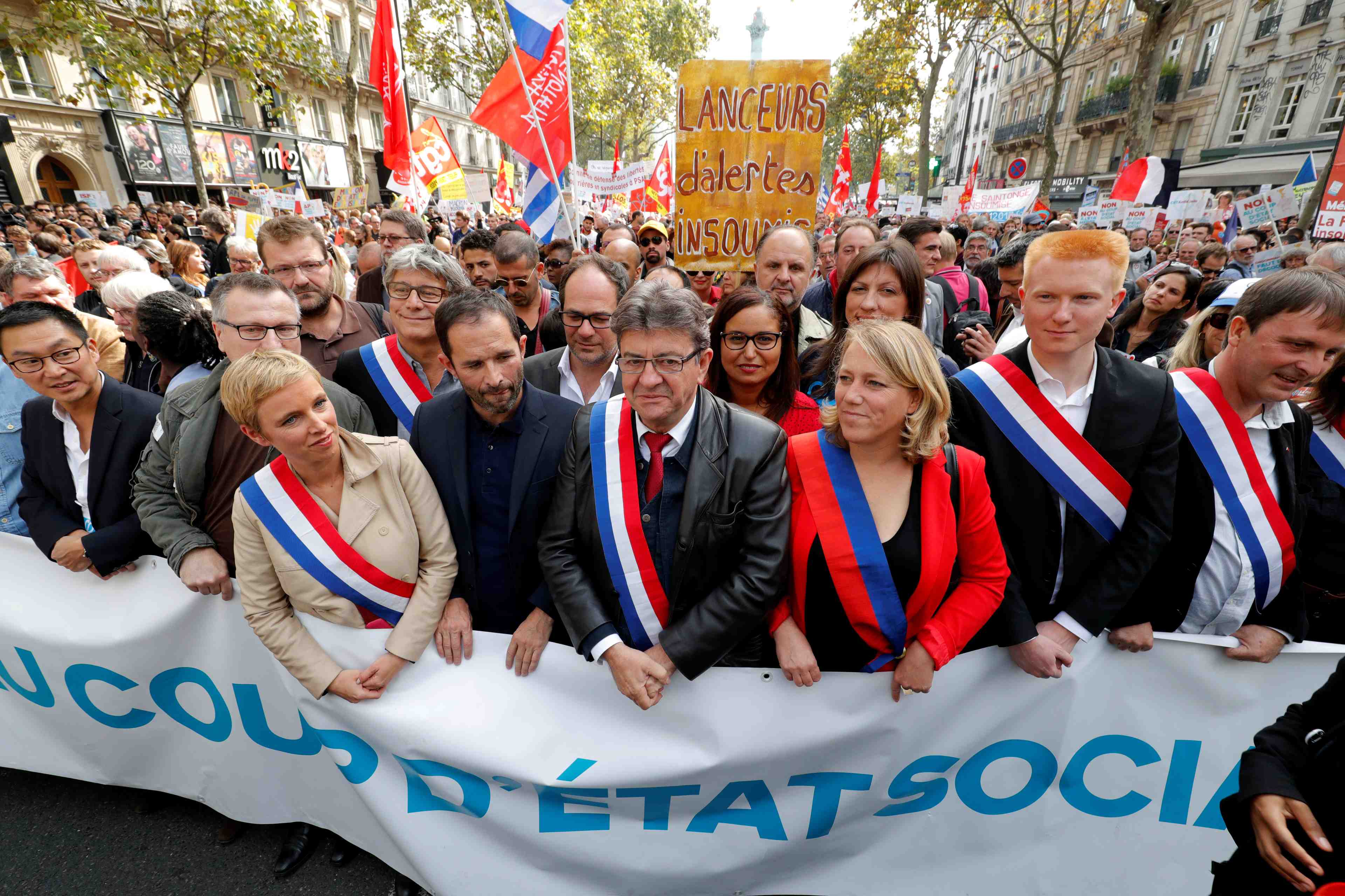 La france insoumise defile a paris