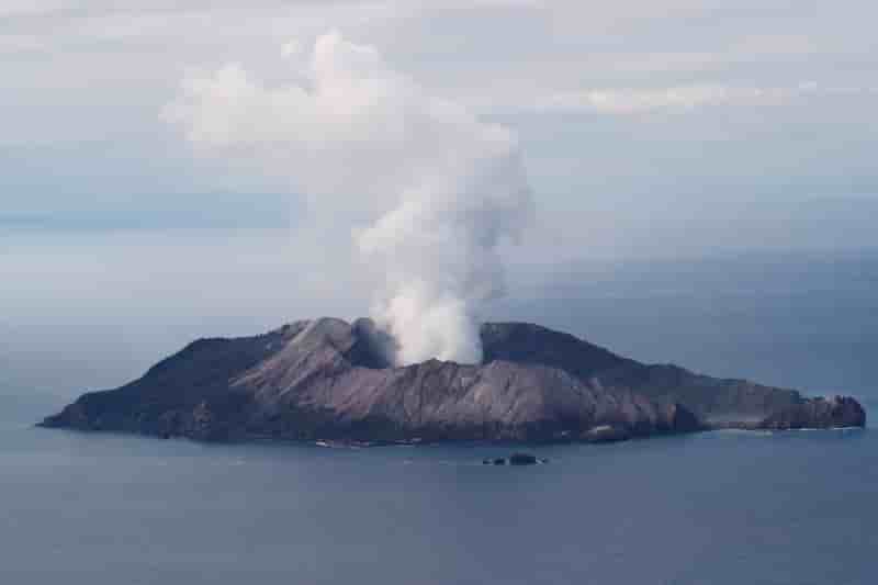 Nouvelle-zelande: le bilan de l'eruption volcanique s'alourdit a 20 morts