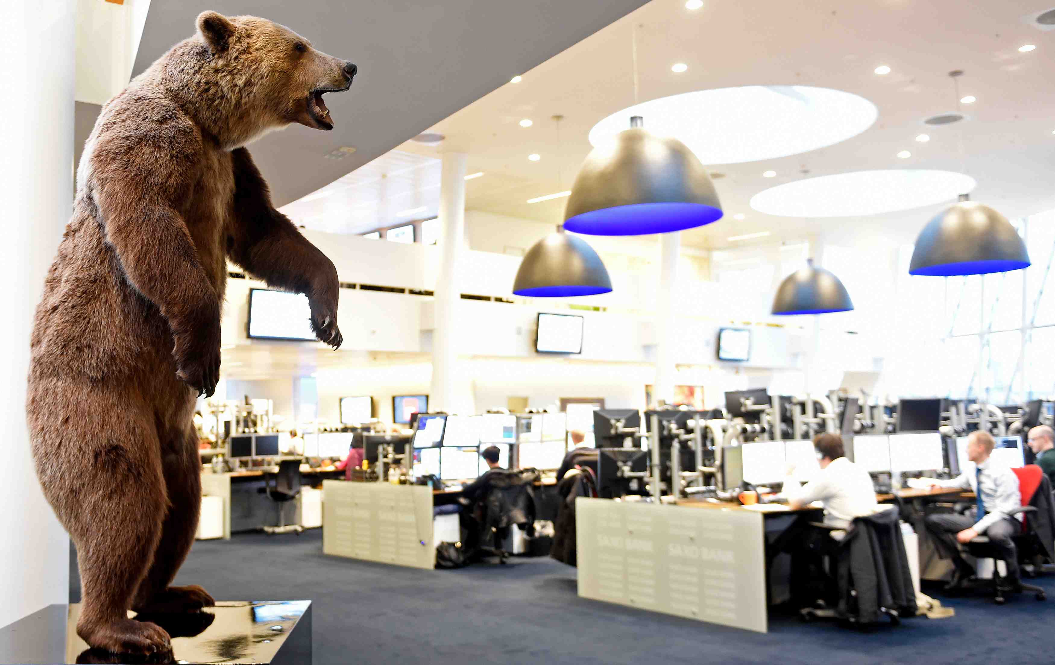 Pas de retour a une croissance normale avant 2022-23, dit saxo bank