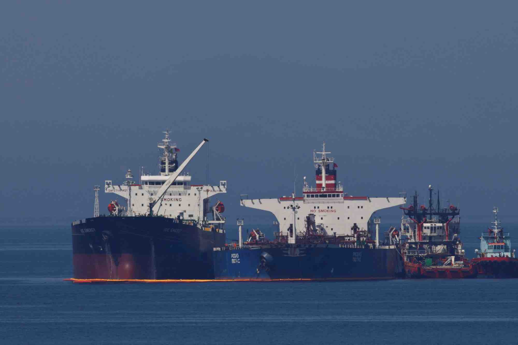 Les etats-unis saisissent une cargaison de petrole iranien au large de la grece, selon des sources