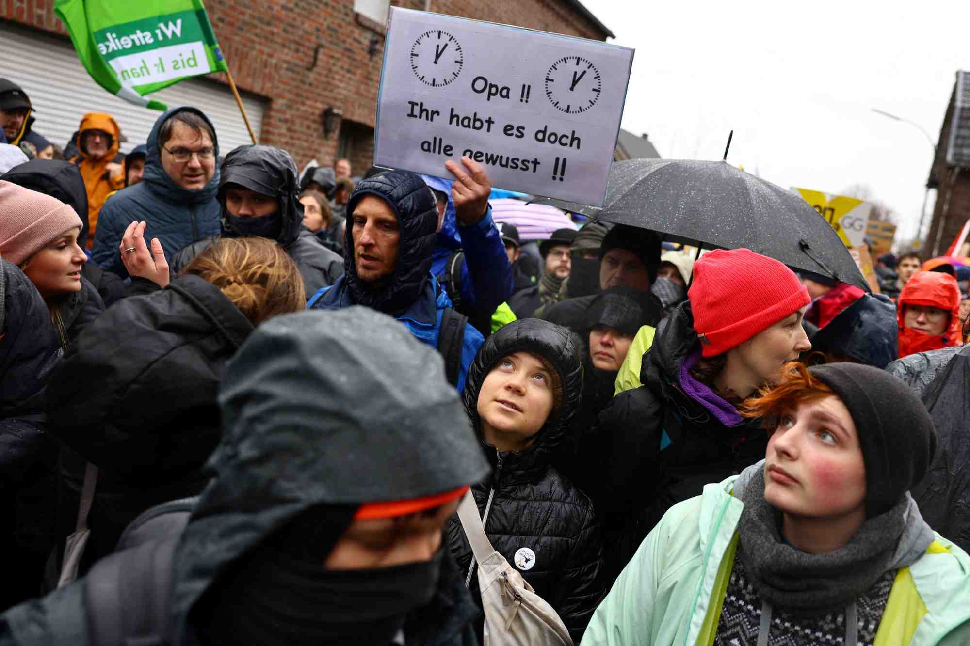 La militante ecologiste suedoise greta thunberg participe a une manifestation contre l'expansion de la mine de lignite a ciel ouvert garzweiler a lutzerath