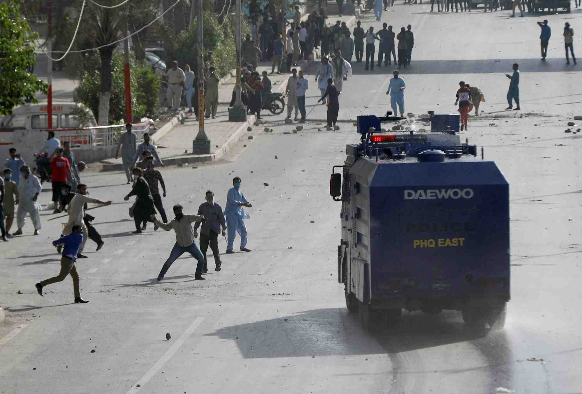 Manifestation contre l'arrestation de l'ancien premier ministre pakistanais khan, a karachi