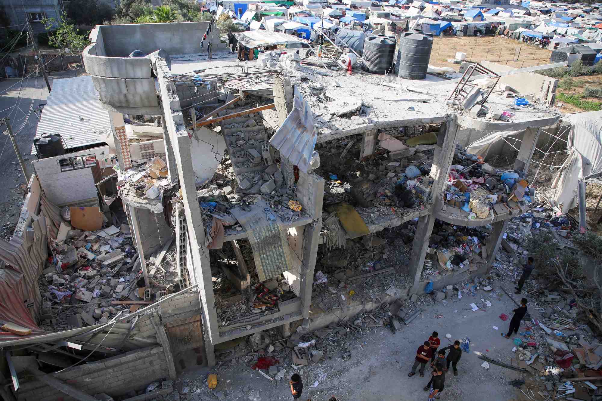 Un immeuble detruit par une frappe israelienne a rafah, au sud de gaza