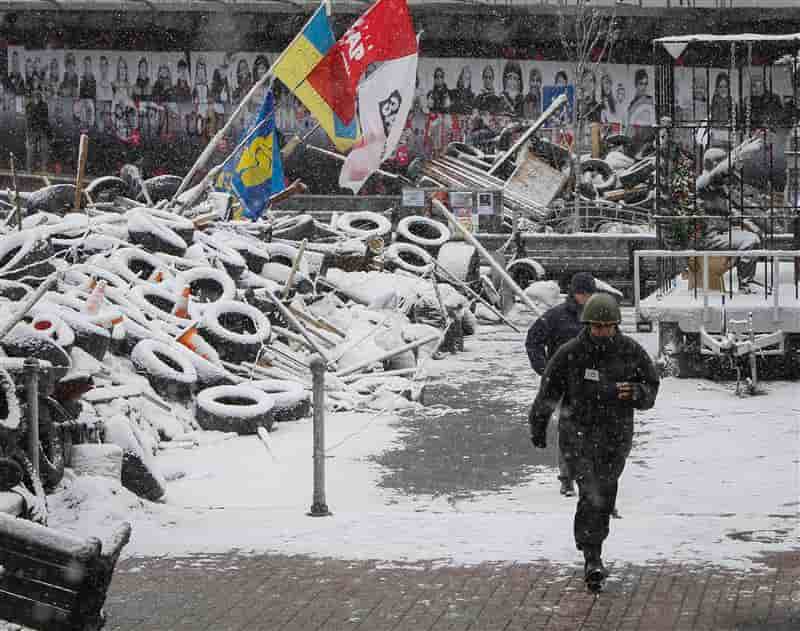 Un tribunal interdit les manifestations dans le centre de Kiev