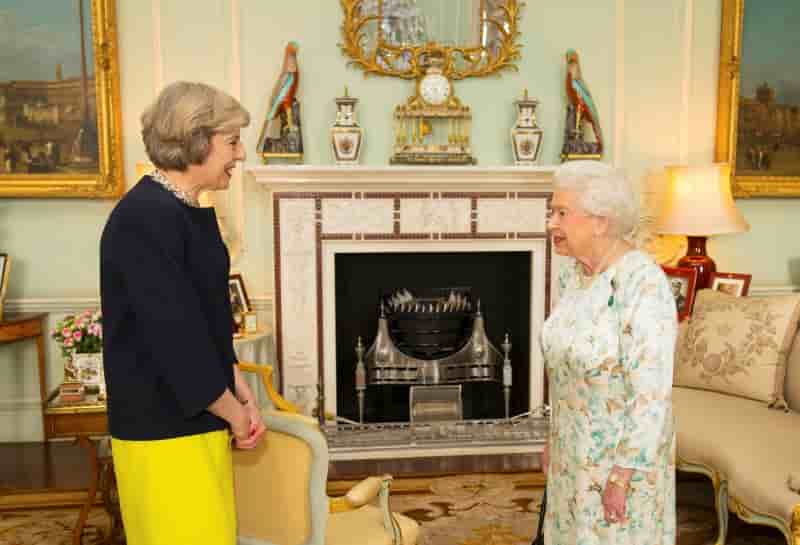 La reine a nomme theresa may au poste de premier ministre