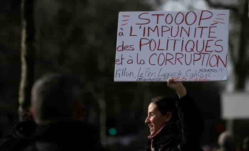 Appels a une manifestation contre la corruption des elus
