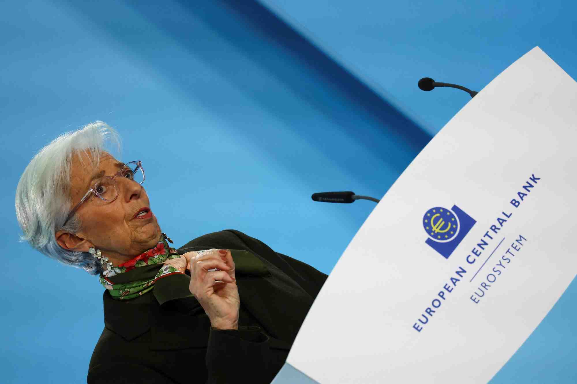 Christine lagarde, presidente de la bce, s'adresse aux journalistes apres la reunion de politique monetaire du conseil des gouverneurs, a francfort
