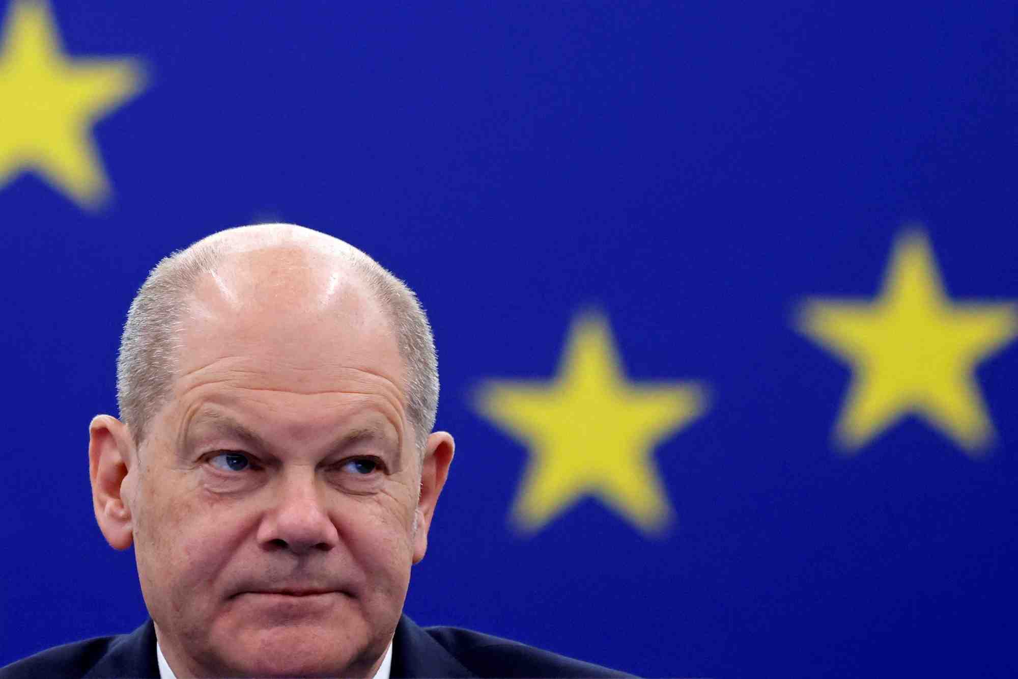 Le chancelier allemand scholz s'adresse au parlement europeen a strasbourg