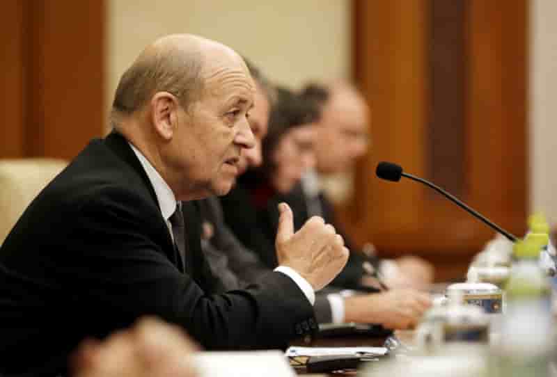 Armes chimiques en syrie: le drian promet une riposte francaise