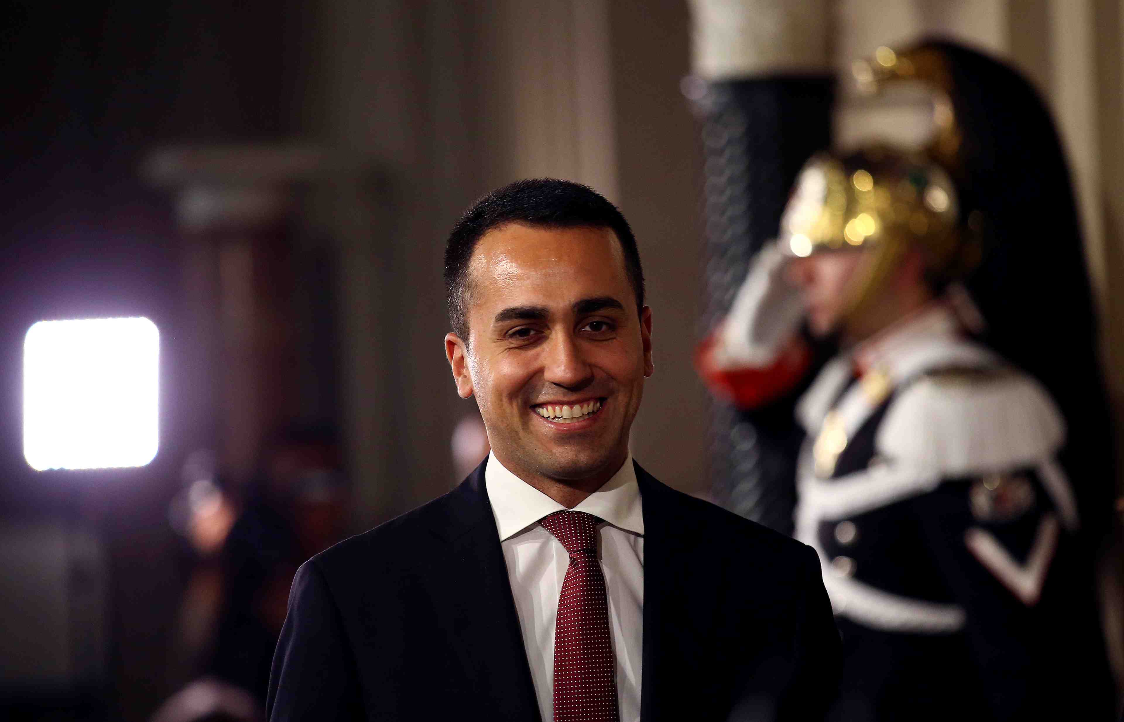 Ligue et m5s reprennent leurs discussions de coalition en italie