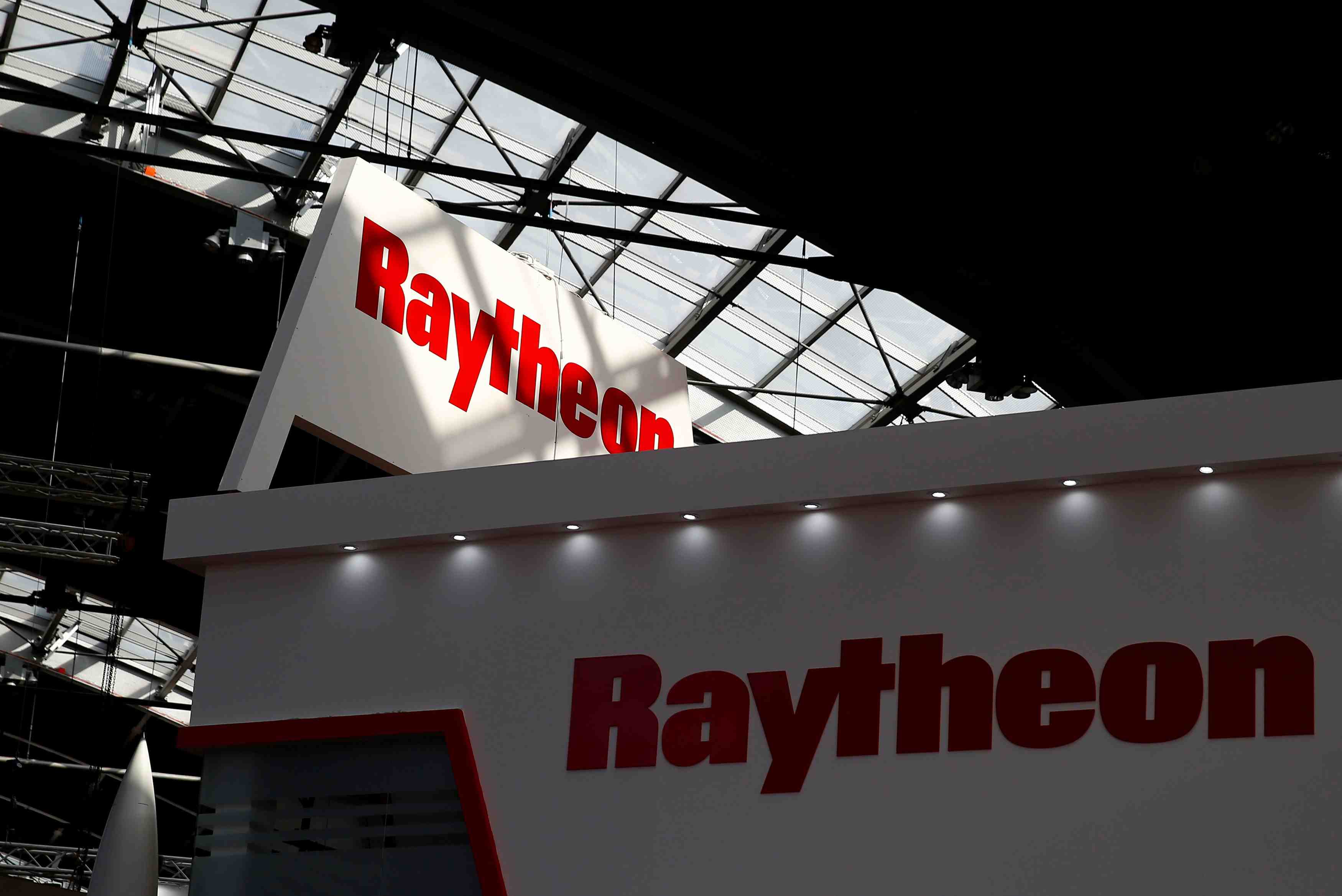 Raytheon signe un contrat de 1,5 milliards de dollars avec les emirats arabes unis
