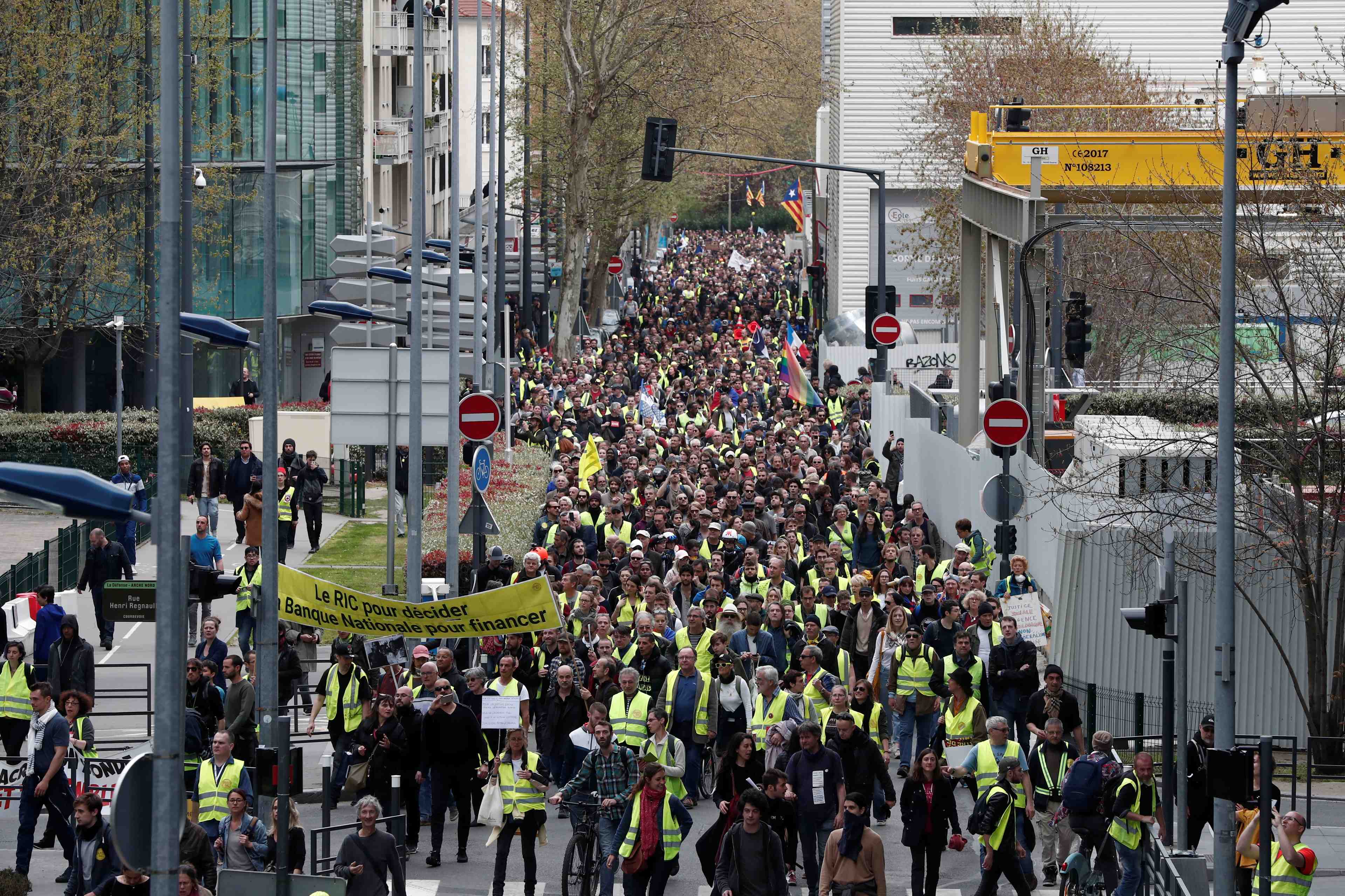 "gilets jaunes": un impact economique durable, selon un rapport