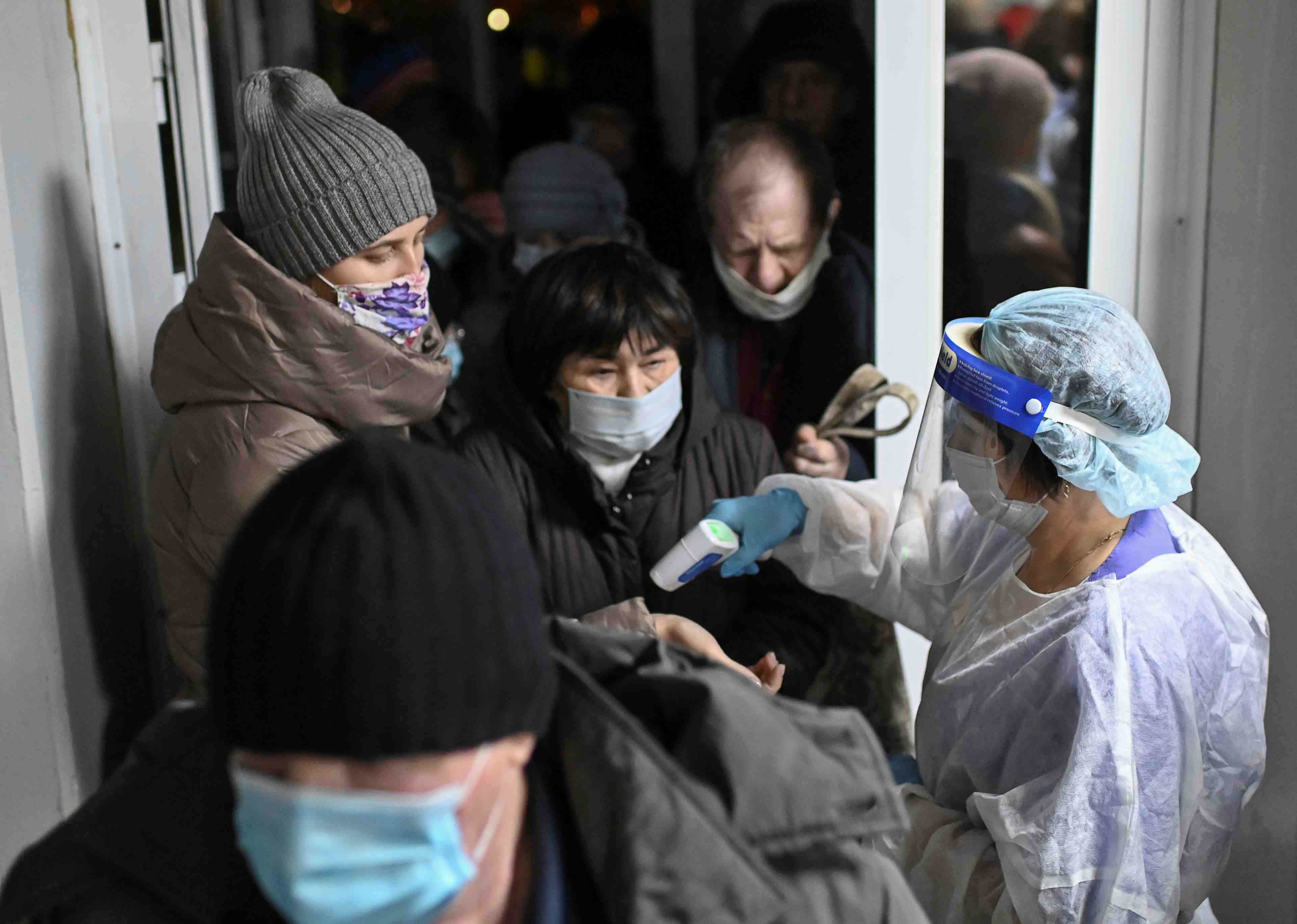 Coronavirus: record de 21.798 cas en 24 heures en russie