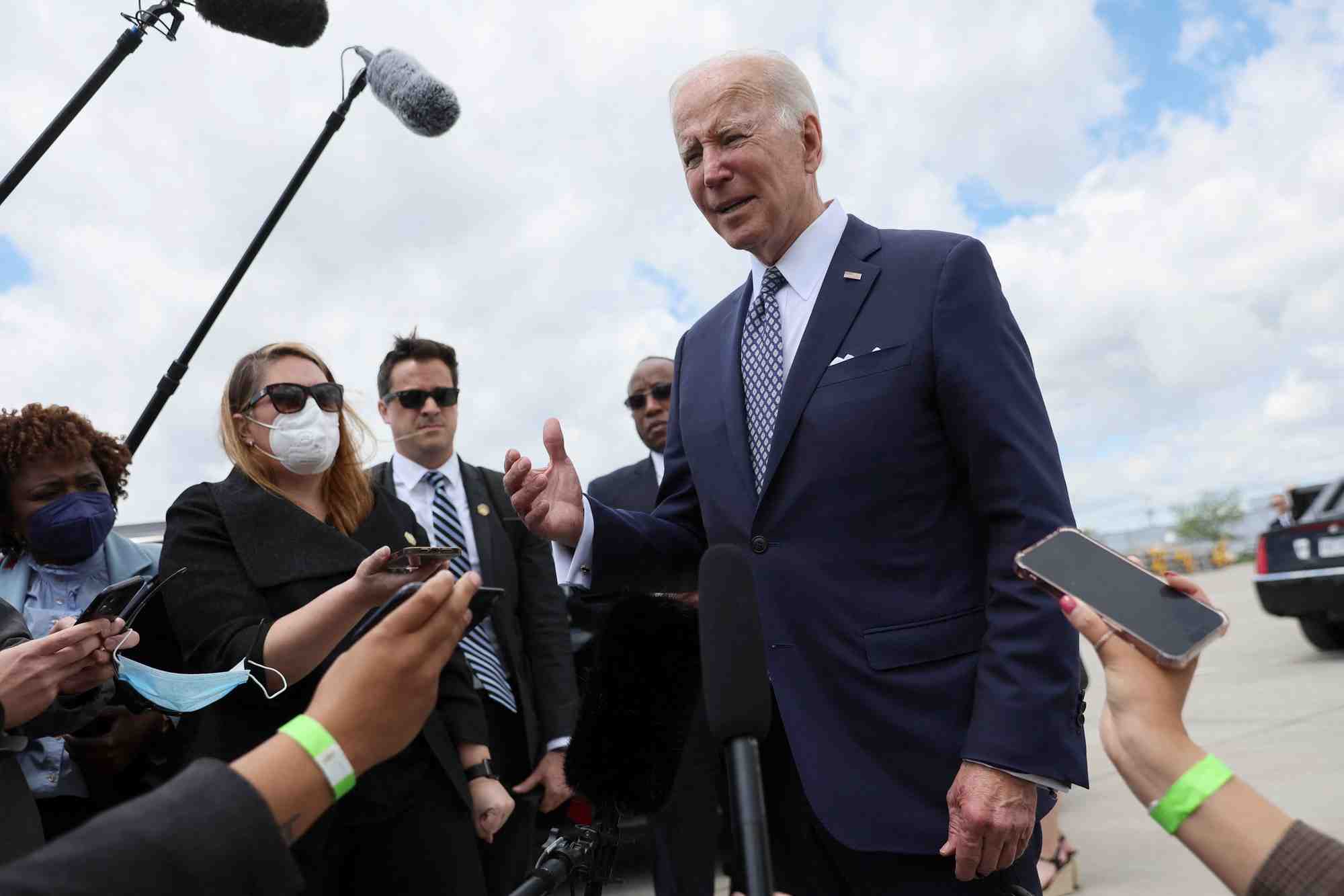 Etats-unis: biden condamne le "poison" du supremacisme blanc apres la tuerie de buffalo